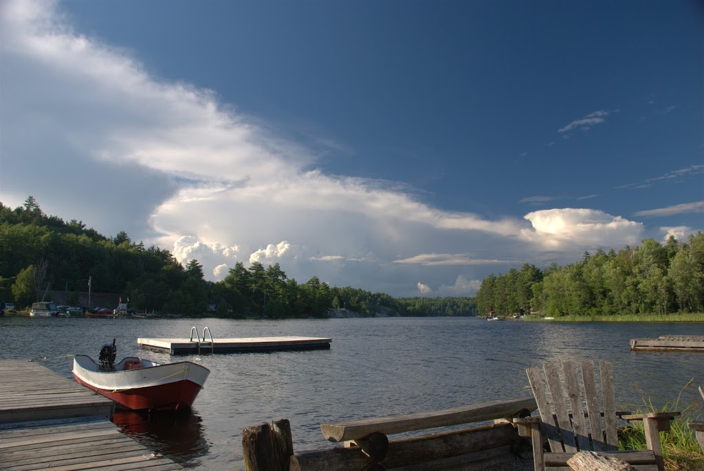Bearskin Lodge & Outfitters | 1068 Lake St, Whitefish Falls, ON P0P 2H0, Canada | Phone: (705) 285-4540