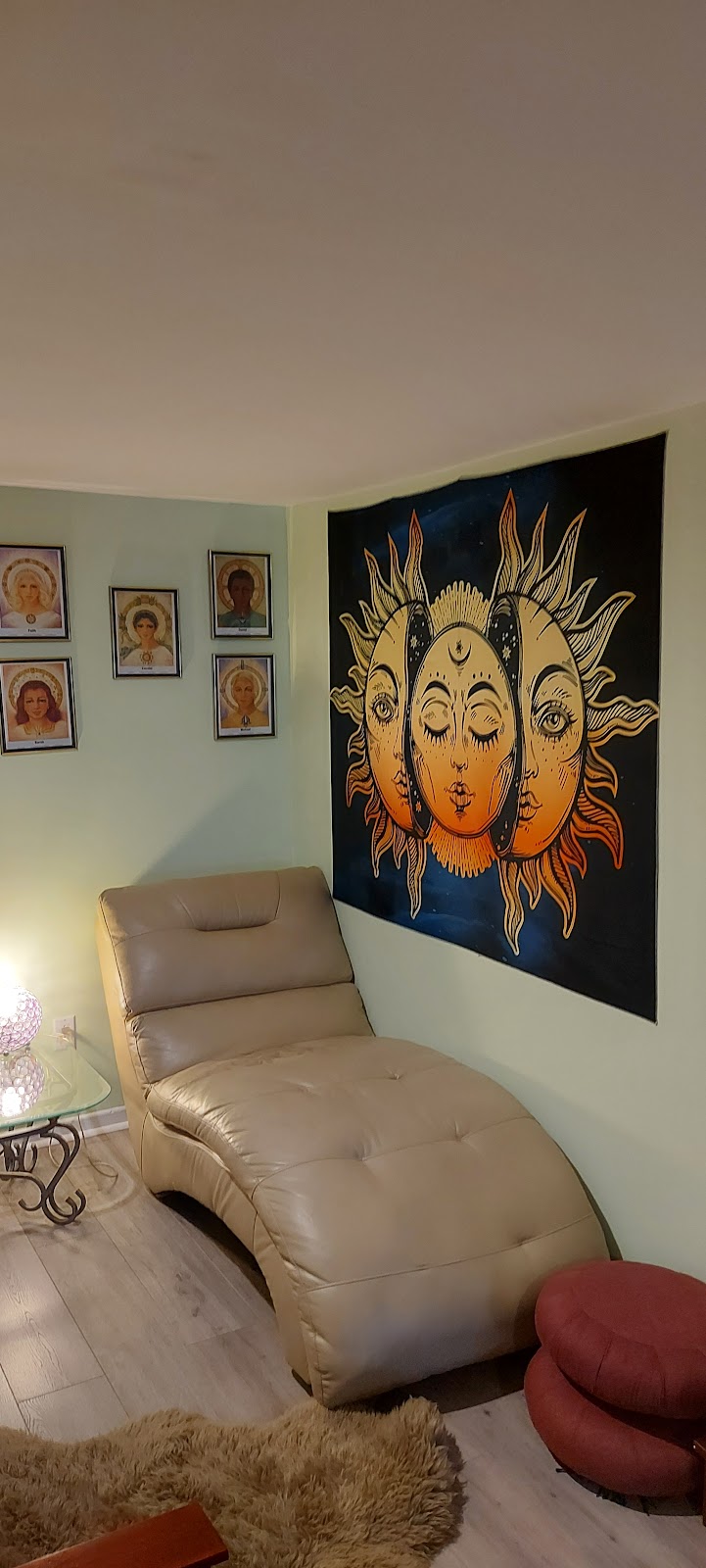 www.Centrereikimontreal.com | 1024A Bd Perrot, Notre-Dame-de-lÎle-Perrot, QC J7V 3H8, Canada | Phone: (514) 704-3374