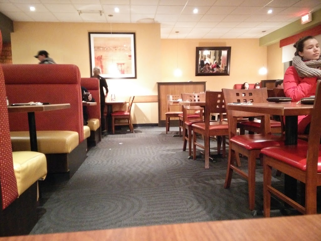 Pizza Hut | 324 Boul Labelle, Sainte-Thérèse, QC J7E 2Y1, Canada | Phone: (450) 433-1561