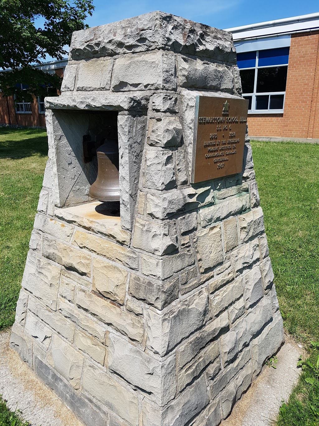 Stewarttown Middle School | 13068 15 Side Rd, Georgetown, ON L7G 4S5, Canada | Phone: (905) 873-1637