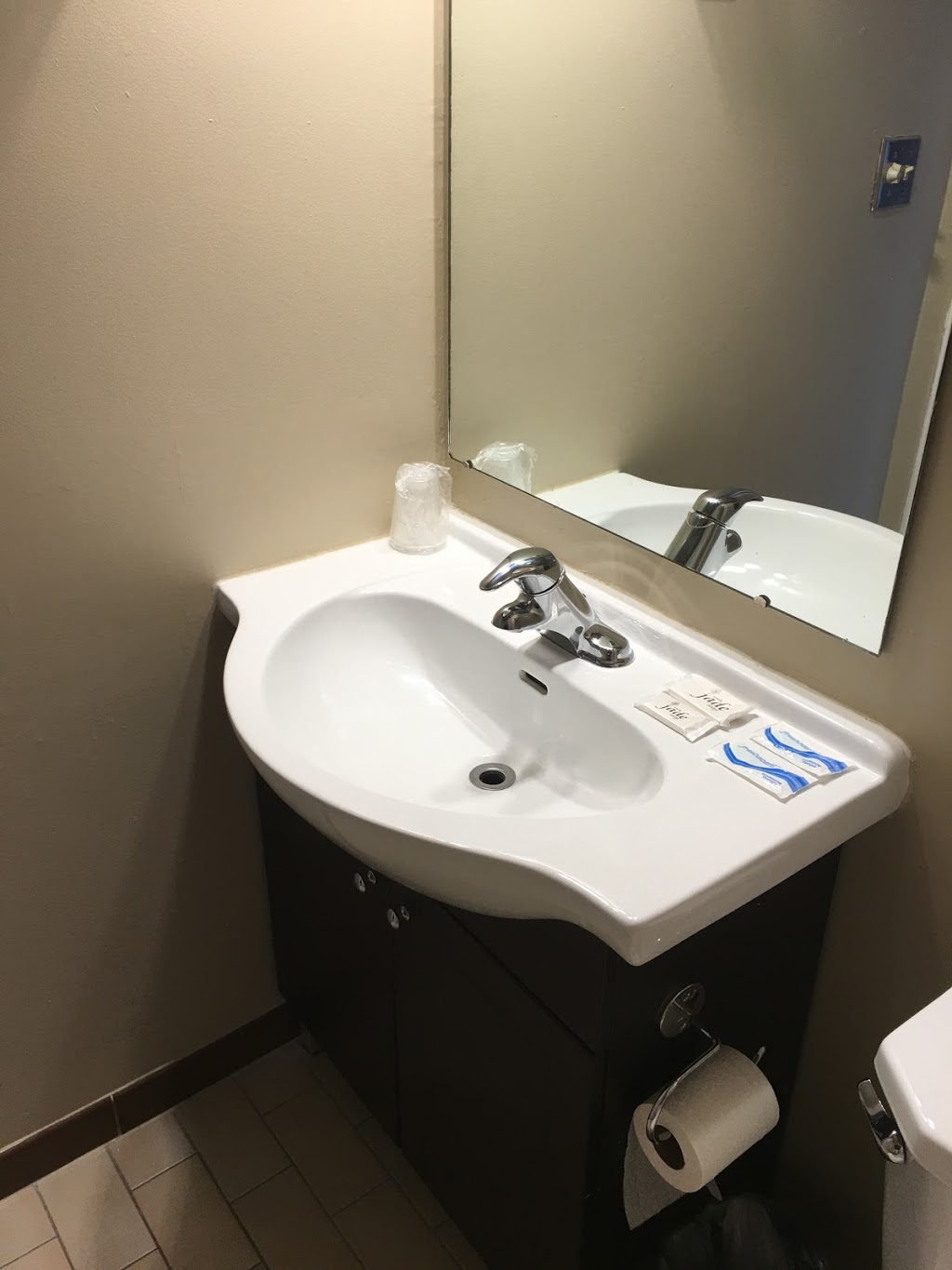 Silver Star Motel | 748 Yonge St, Midland, ON L4R 2E5, Canada | Phone: (705) 526-6571