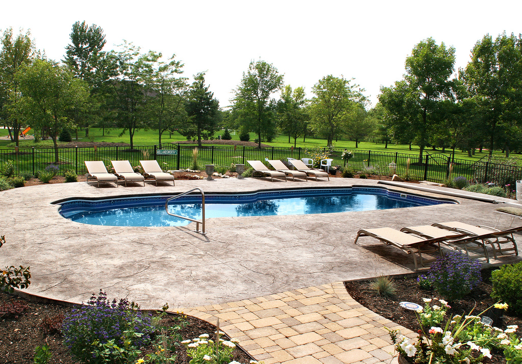 International Pool & Spa Centers Oshawa | 800 Taunton Rd W, Oshawa, ON L1H 7K4, Canada | Phone: (905) 434-7727