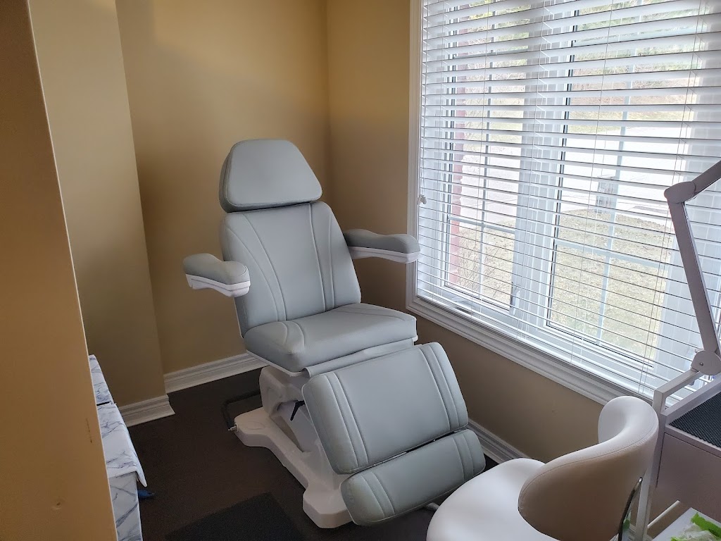 FeetNique | 30 Bond St, Brantford, ON N3R 4G5, Canada | Phone: (519) 761-3378