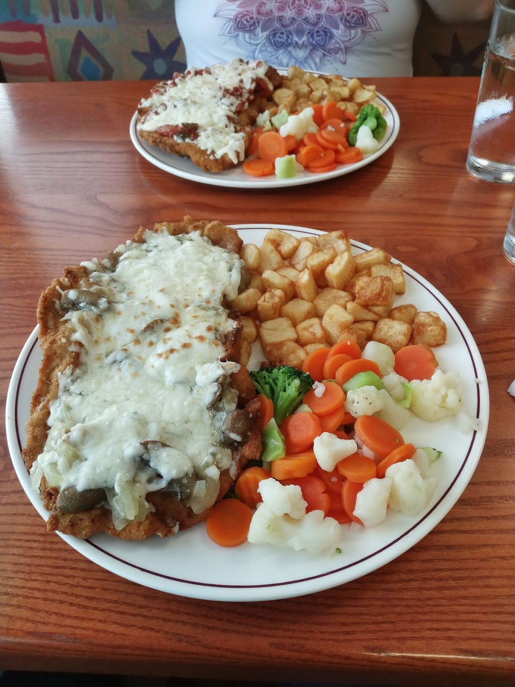 Veslo Grand Bend Restaurant and Motel | 8788 Lakeshore Rd, Thedford, ON N0M 2N0, Canada | Phone: (519) 243-9779
