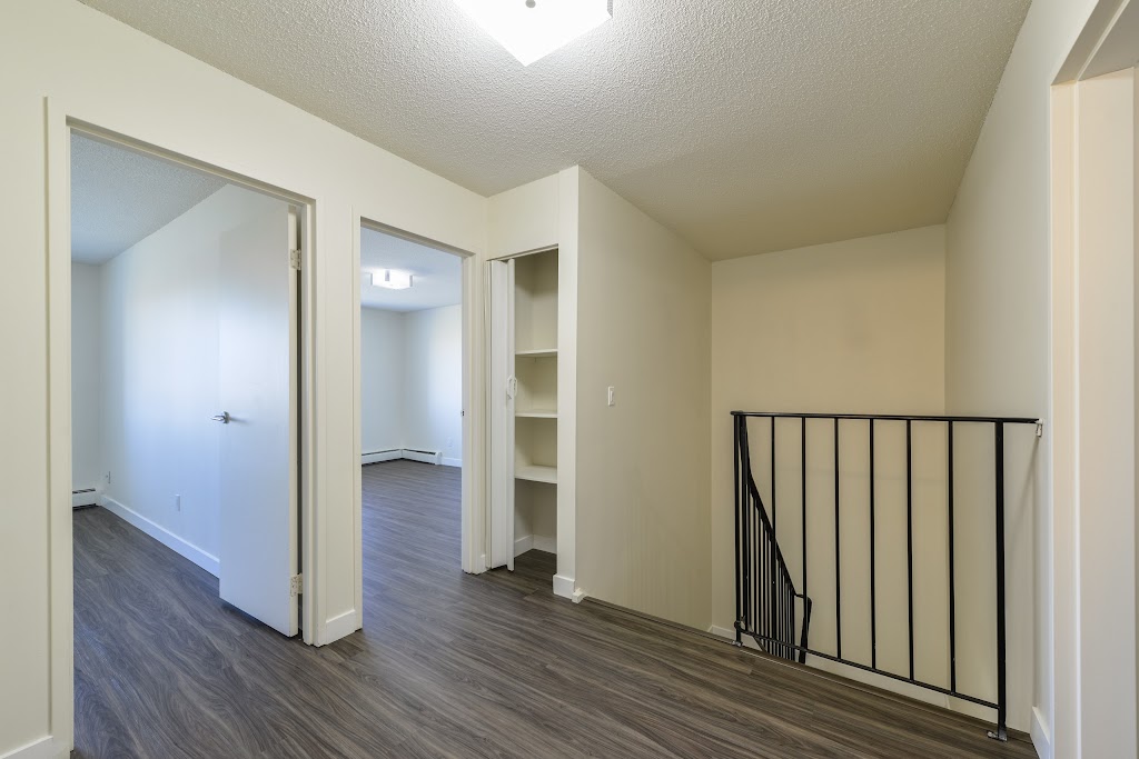 Kew Place | 7424 141 Ave NW, Edmonton, AB T5C 2N5, Canada | Phone: (780) 496-2434
