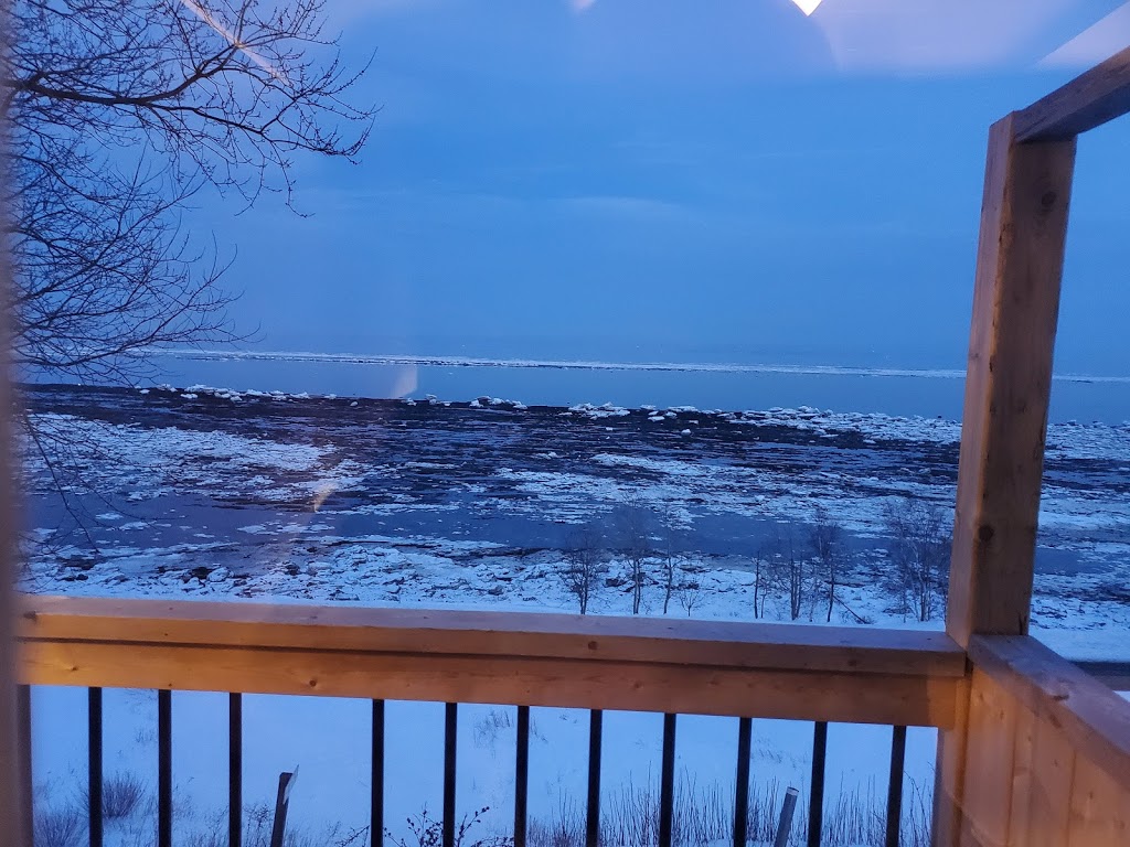 Motel La Baleine | 274 Chemin de la Baleine, La Baleine, QC G0A 2A0, Canada | Phone: (418) 438-2453