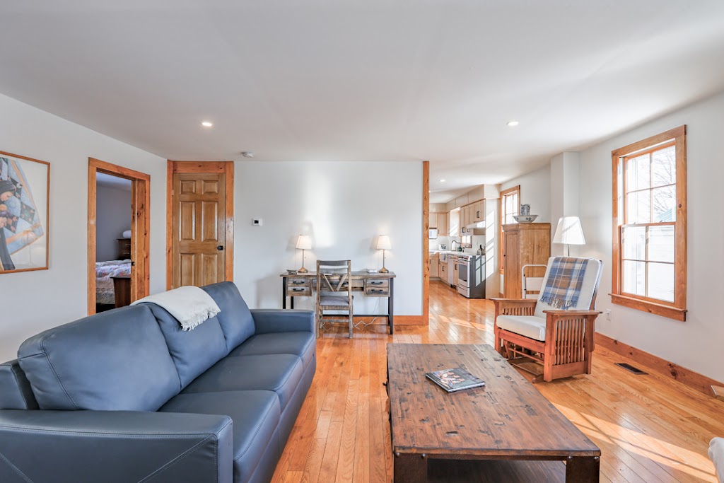 Muriels Ridge - Rustic Farm House Vacation | 4141 Forbes Rd, Mossley, ON N0L 1V0, Canada | Phone: (519) 671-0201
