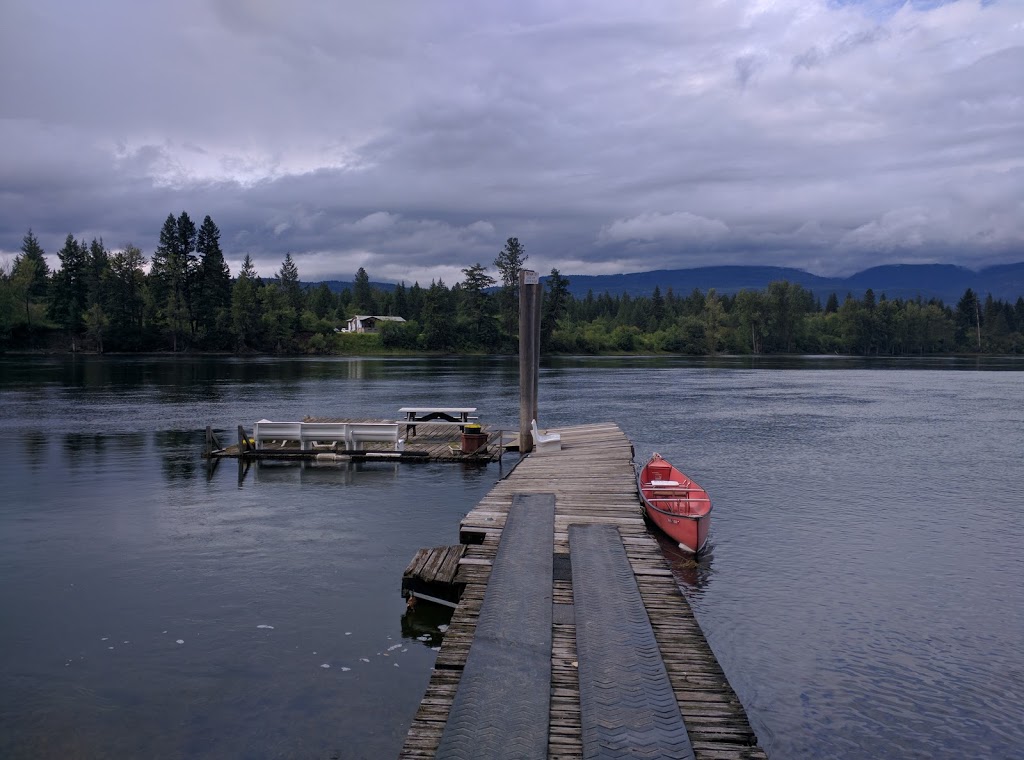 HI-Shuswap Lake, Squilax General Store and Hostel | 229 Trans-Canada Hwy, Chase, BC V0E 1M1, Canada | Phone: (250) 675-2977