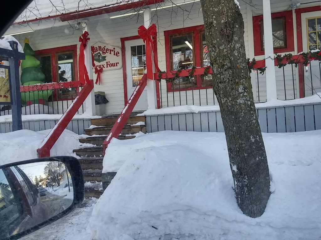 Boulangerie Au Vieux Four Ltee | 1016 Rue Valiquette, Sainte-Adèle, QC J8B 2M3, Canada | Phone: (450) 229-5412