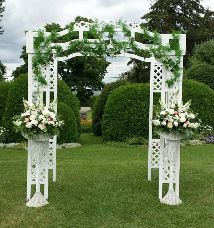 Petal Pushers Flower & Gift Shop | 18 The Queensway S, Keswick, ON L4P 1Y7, Canada | Phone: (905) 476-4356