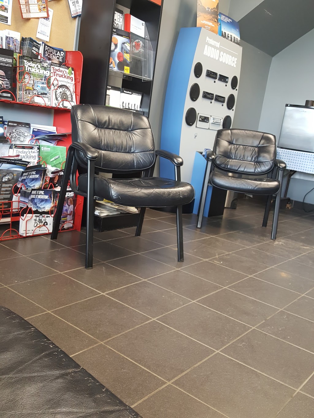 Freightliner of Ottawa | 3818 Russell Rd, Ottawa, ON K1G 3N2, Canada | Phone: (613) 744-0974