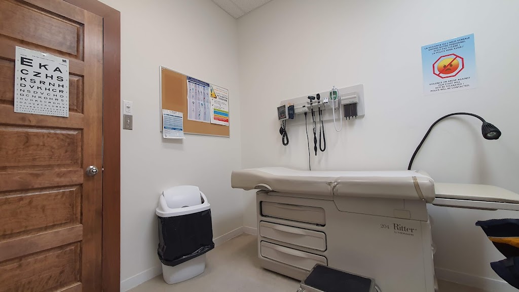 Centre Médical des Boisés | 4670 Boulevard Saint-Martin O, Laval, QC H7T 2X9, Canada | Phone: (450) 687-8585
