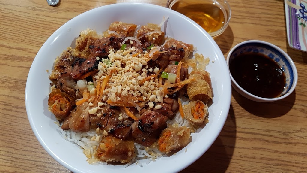 D&P Vietnamese Restaurant | 860 Victoria Ave E, Regina, SK S4N 7A9, Canada | Phone: (306) 522-3777