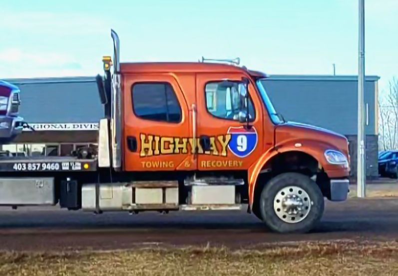 Highway 9 towing & recovery | 512 Railway Ave W, Hanna, AB T0J 1P0, Canada | Phone: (403) 857-9460