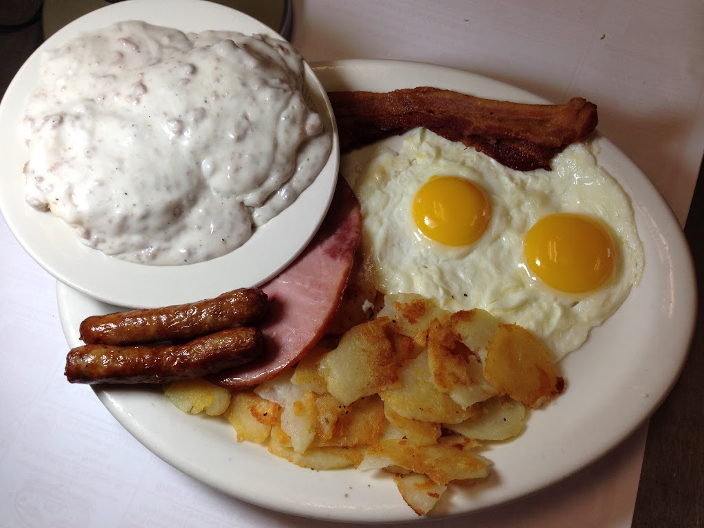 Colonial Restaurant | 2842 Pine Grove Ave, Port Huron, MI 48060, USA | Phone: (810) 985-7333