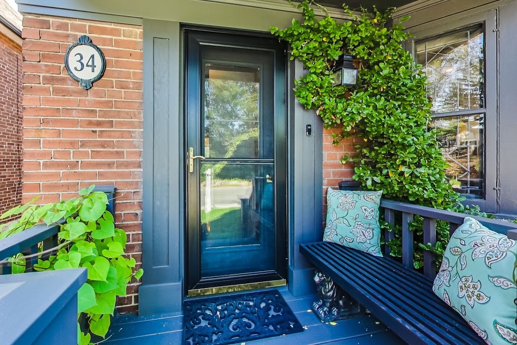 Leah Monerawela Real Estate | 708 Annette St, Toronto, ON M6S 2E2, Canada | Phone: (416) 879-9726