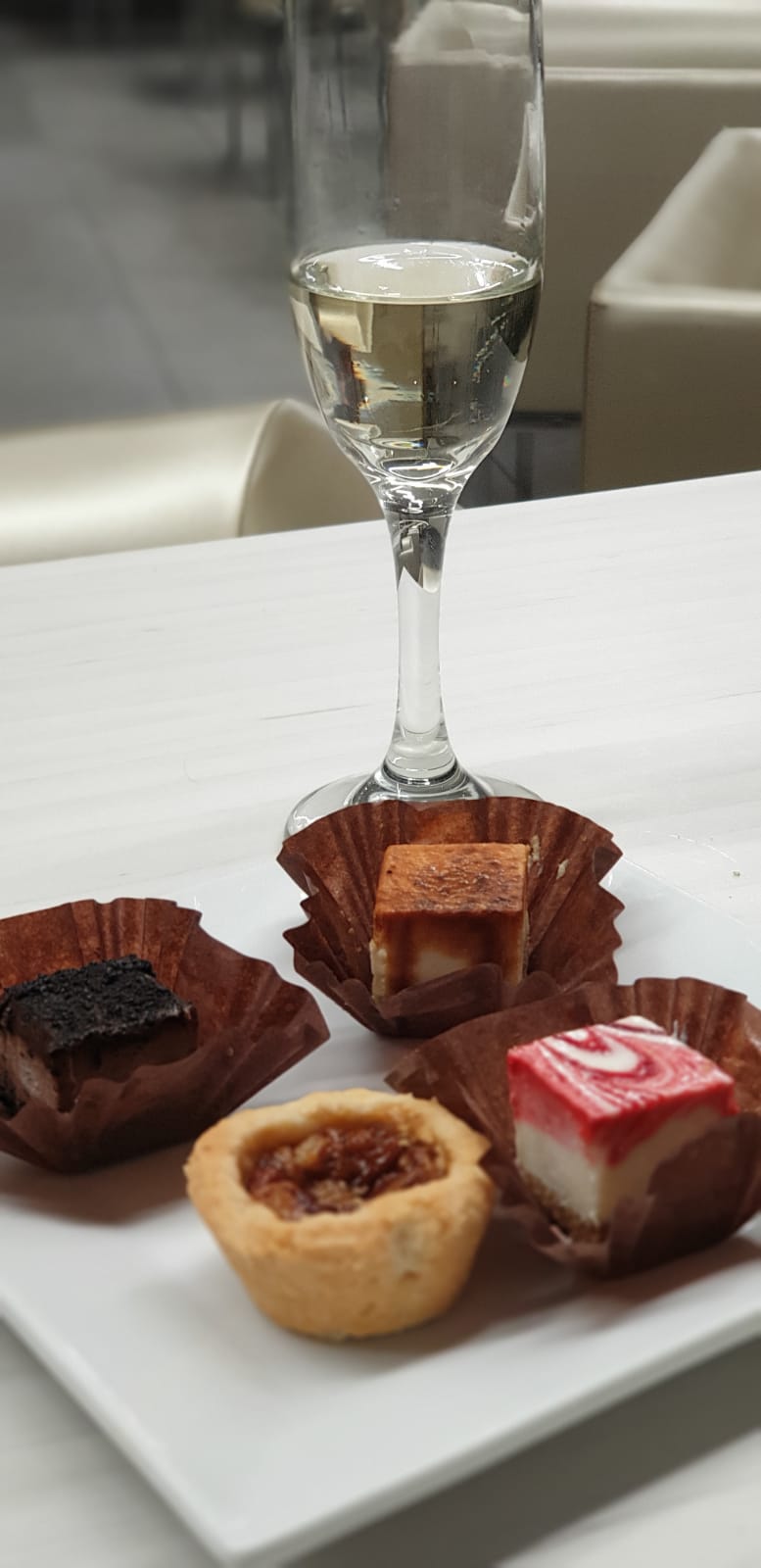 Air France-KLM lounge | Silver Dart Dr, Mississauga, ON L4W 1S9, Canada