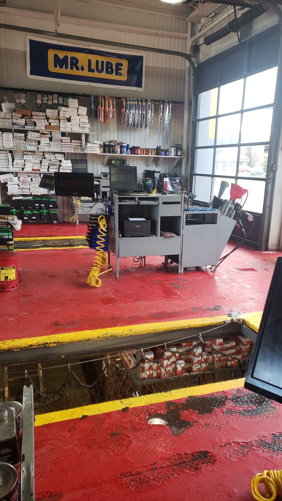 Mr. Lube | 5764 Tecumseh Rd E, Windsor, ON N8T 1E1, Canada | Phone: (519) 974-9499
