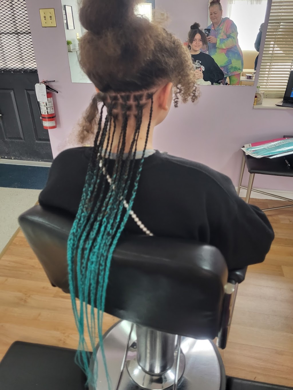 Sammys Braids | 1121 Dundas St E, Whitby, ON L1N 2K4, Canada | Phone: (705) 917-0042