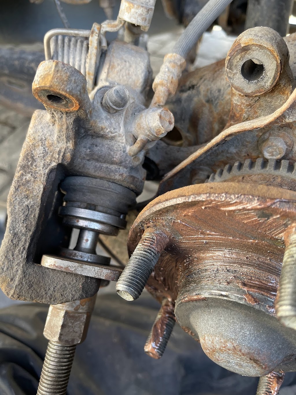 Jeff à domicile Tire et Service Auto | 908 Bd Jarry, Laval, QC H7W 2W6, Canada | Phone: (438) 357-4055