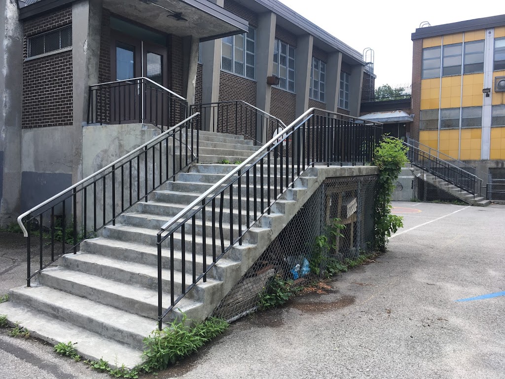 École Arc-En-Ciel | 4265 Av. Laval, Montréal, QC H2W 1E4, Canada | Phone: (514) 350-8860