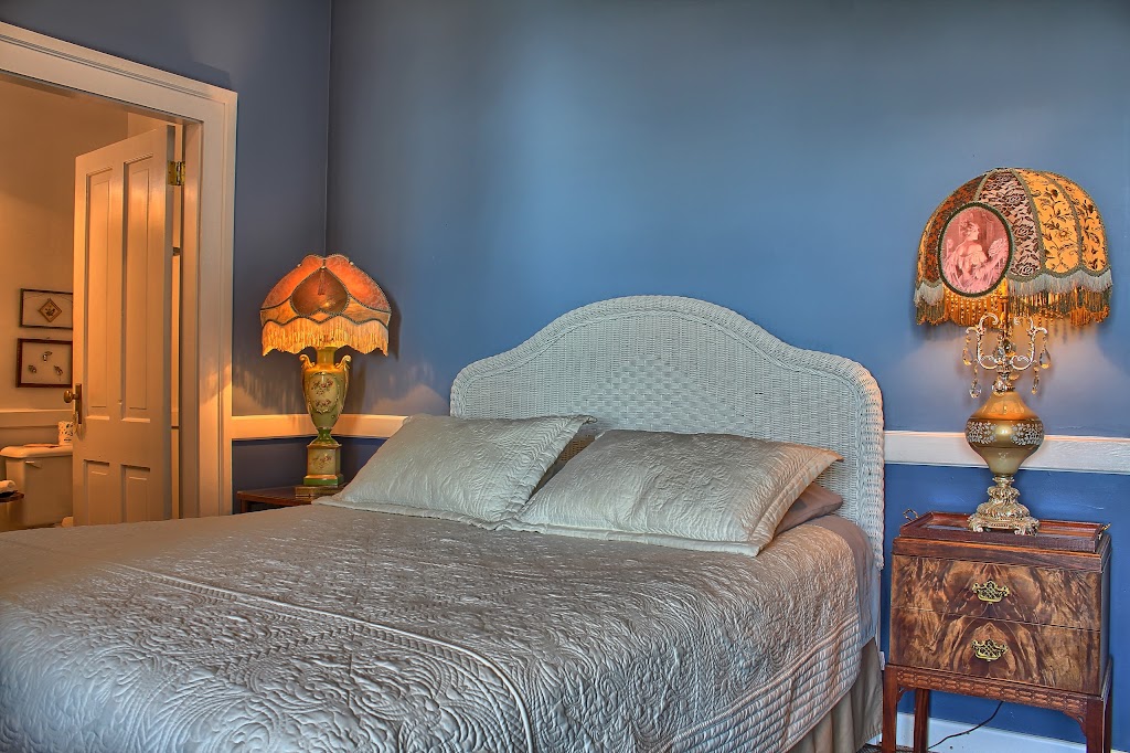 The Old Courthouse Inn | 6243 Walnut St, Powell River, BC V8A 4K4, Canada | Phone: (877) 483-4777