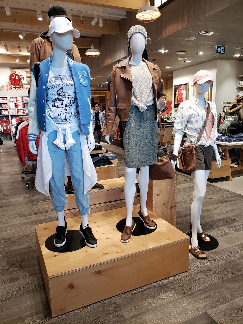 Roots | 3401 Dufferin St Unit 117, Toronto, ON M6A 2T9, Canada | Phone: (416) 783-3371