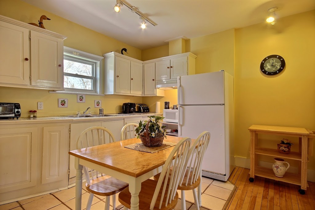 La Maison Drew B&B | 206 Rue des Pins, Magog, QC J1X 2H9, Canada | Phone: (819) 843-8480