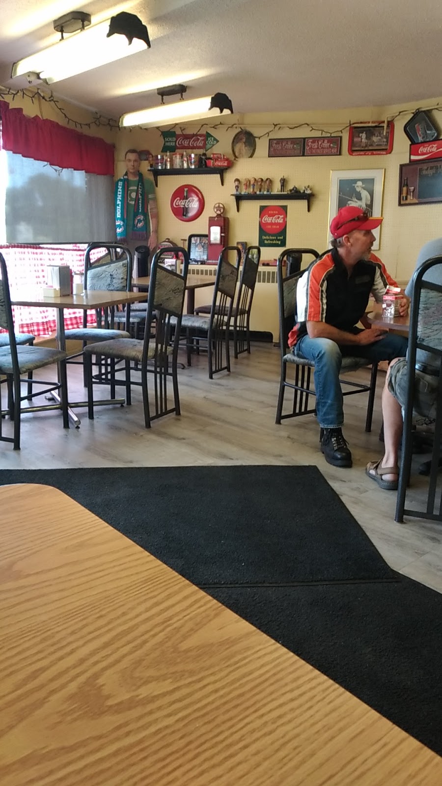 Poppa Jims Pizza & Diner | 65 Main St, Thedford, ON N0M 2N0, Canada | Phone: (519) 296-4411
