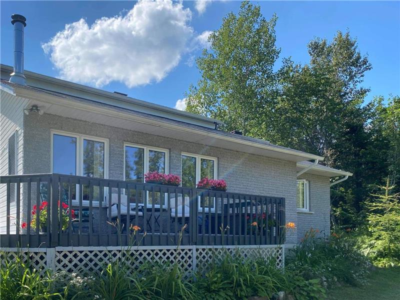 Chalet Bonheur des Paysans | 210 Av. des Paysans, Chertsey, QC J0K 3K0, Canada | Phone: (514) 419-3864