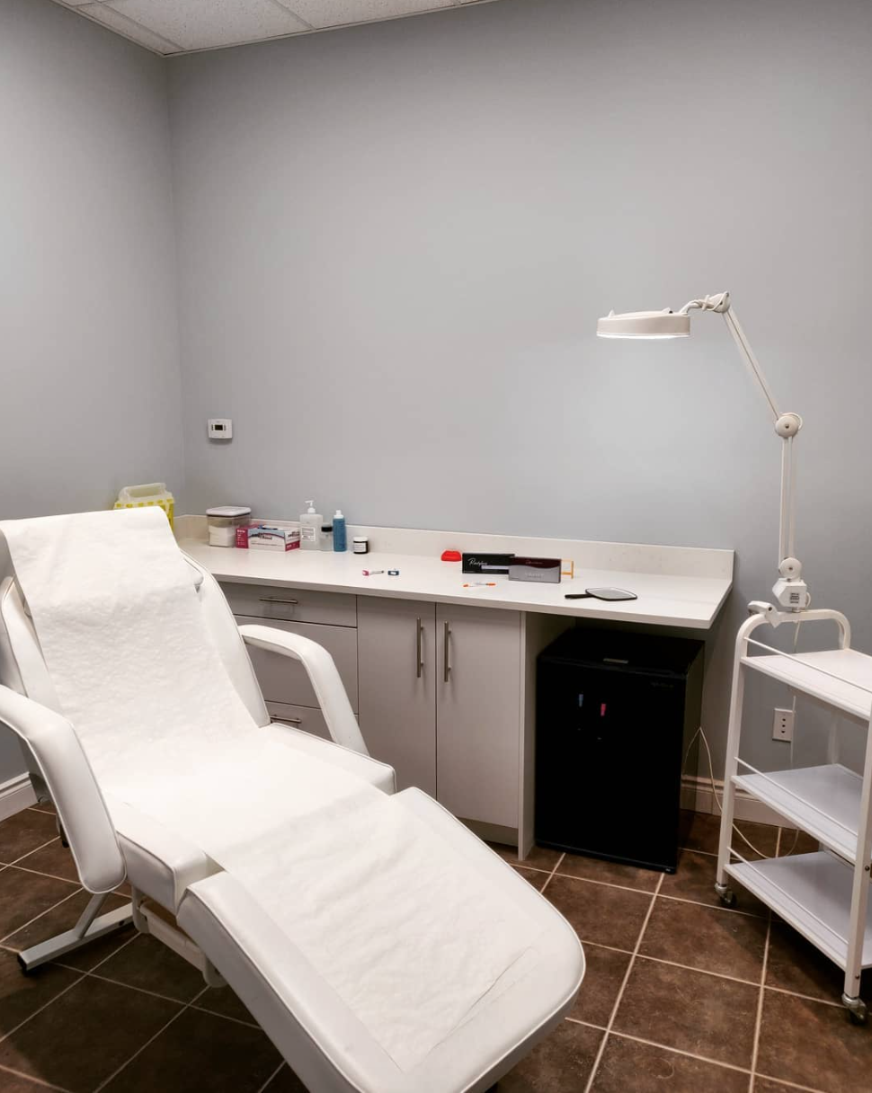 Beautera Clinic | 122 Lakeshore Rd W, Oakville, ON L6K 1E3, Canada | Phone: (437) 999-4055