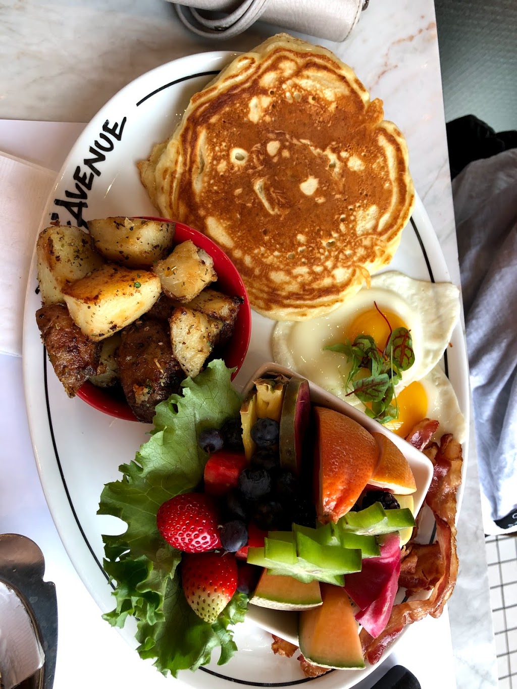 Restaurant LAvenue | 1180 Place Nobel, Boucherville, QC J4B 5L2, Canada | Phone: (450) 857-1270