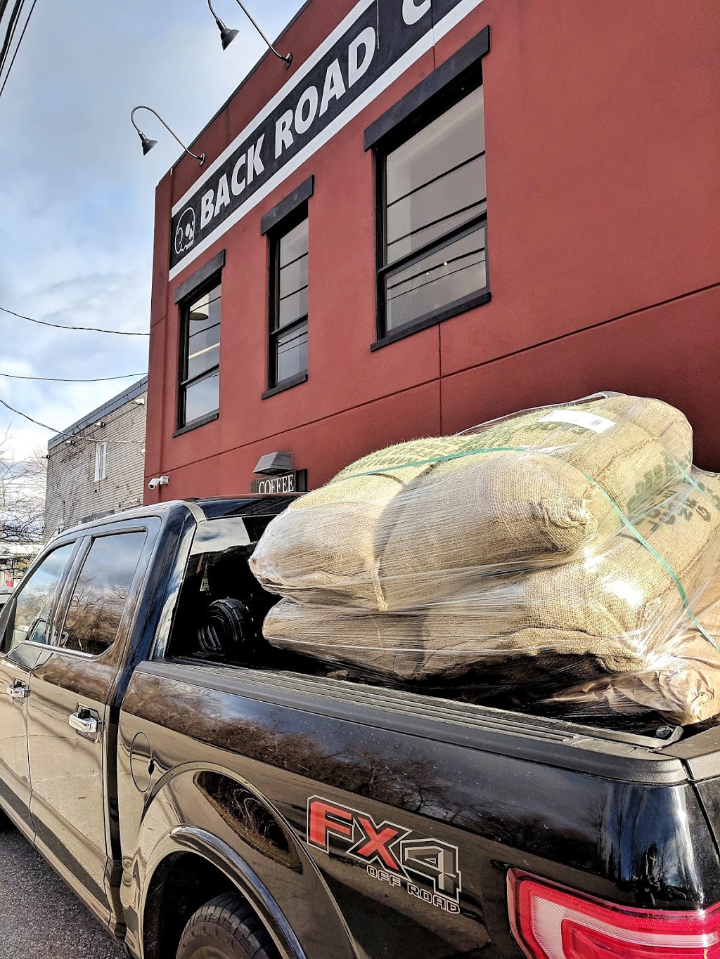 Back Road Motor Coffee Co. | 133 Queen St E, Mississauga, ON L5G 1N1, Canada | Phone: (647) 287-2727