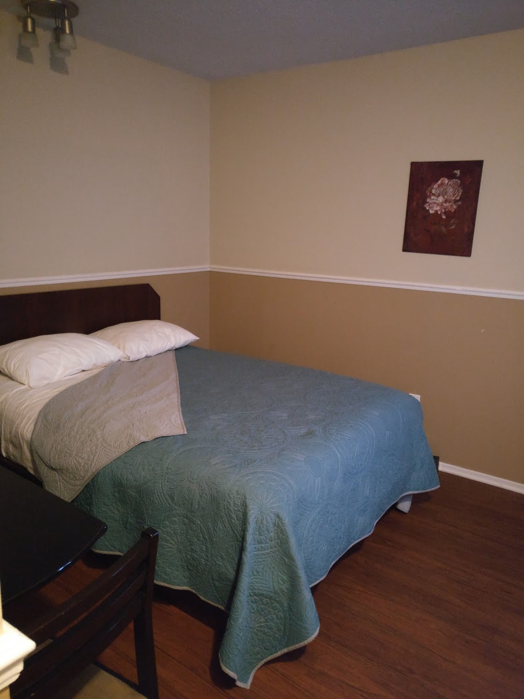 Le Petit Motel Napoléon | 926 Boulevard Maloney E, Gatineau, QC J8P 1H9, Canada | Phone: (819) 643-1000