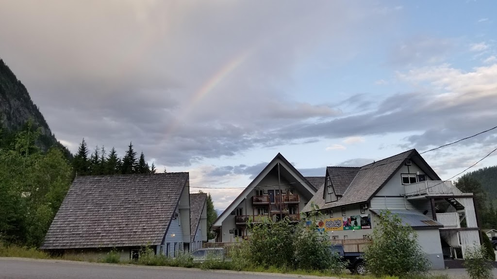Boulder Mountain Hideaway | 3297 Back Rd, Revelstoke, BC V0E 2S0, Canada | Phone: (250) 814-7471