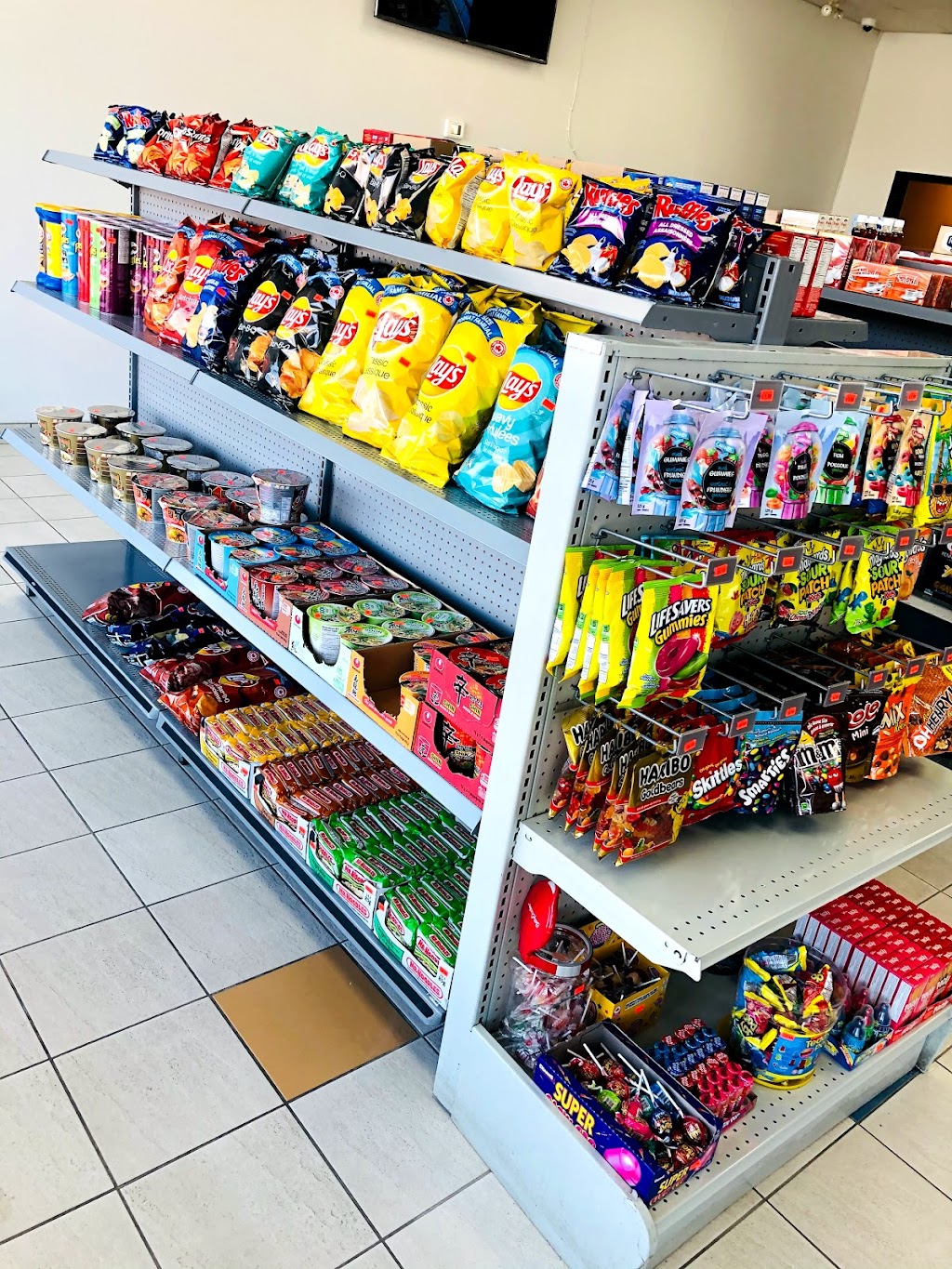 Depanneur St Francis | 21a Bd Saint-Jean-Baptiste, Châteauguay, QC J6J 3H5, Canada | Phone: (450) 699-3100