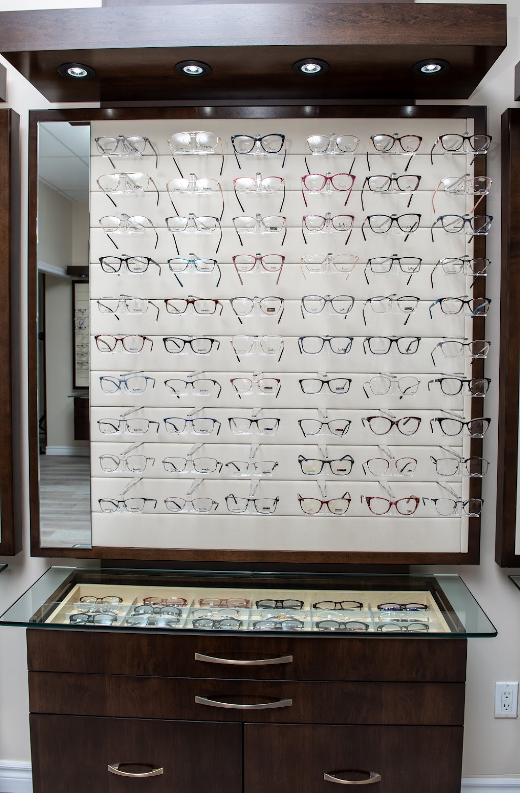 Alcona Eyecare Centre, Innisfil, Ontario | 1070 Innisfil Beach Rd UNIT 11, Innisfil, ON L9S 4T9, Canada | Phone: (705) 294-5444
