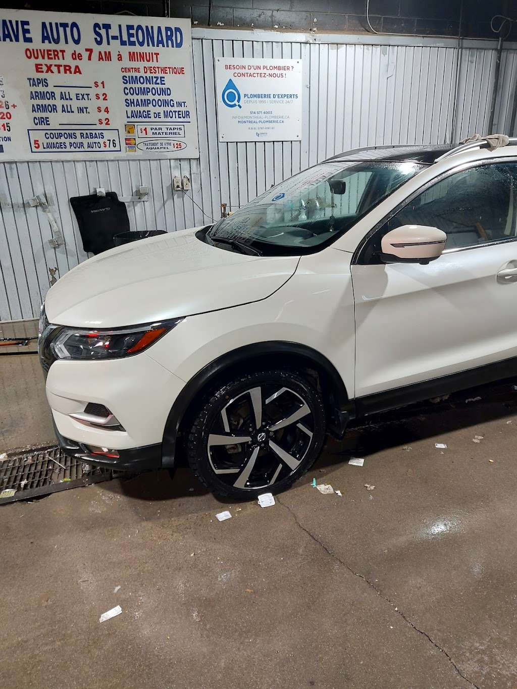 Lave Auto St-Léonard | 4747 Rue Jean-Talon E, Saint-Léonard, QC H1S 2R4, Canada | Phone: (514) 722-7900