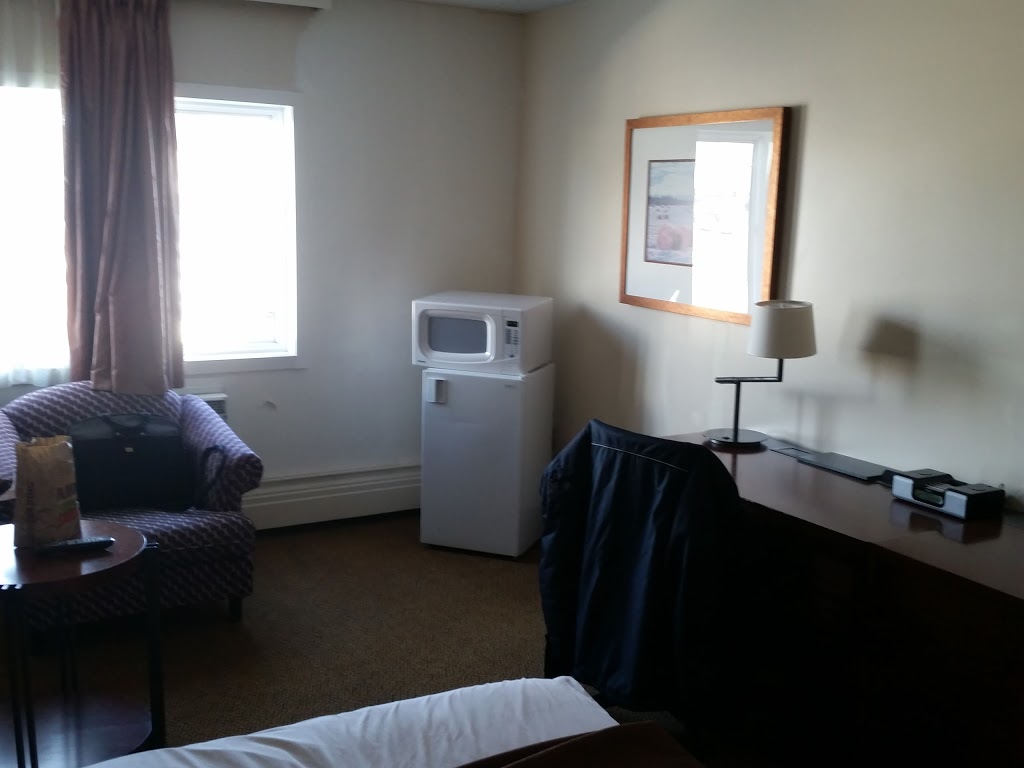 Travelodge by Wyndham Calgary South | 7012 Macleod Trail S, Calgary, AB T2H 0L3, Canada | Phone: (403) 253-1111