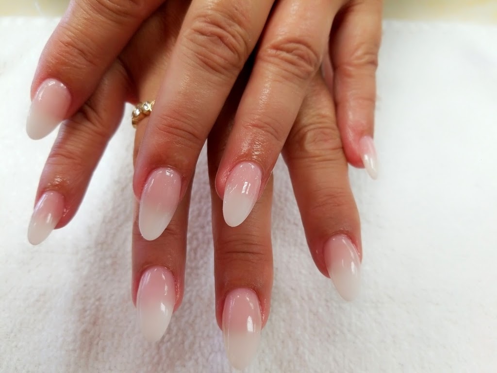 Deluxe Nails & Spa | 1077 N Service Rd #17, Mississauga, ON L4Y 1A5, Canada | Phone: (905) 306-9807