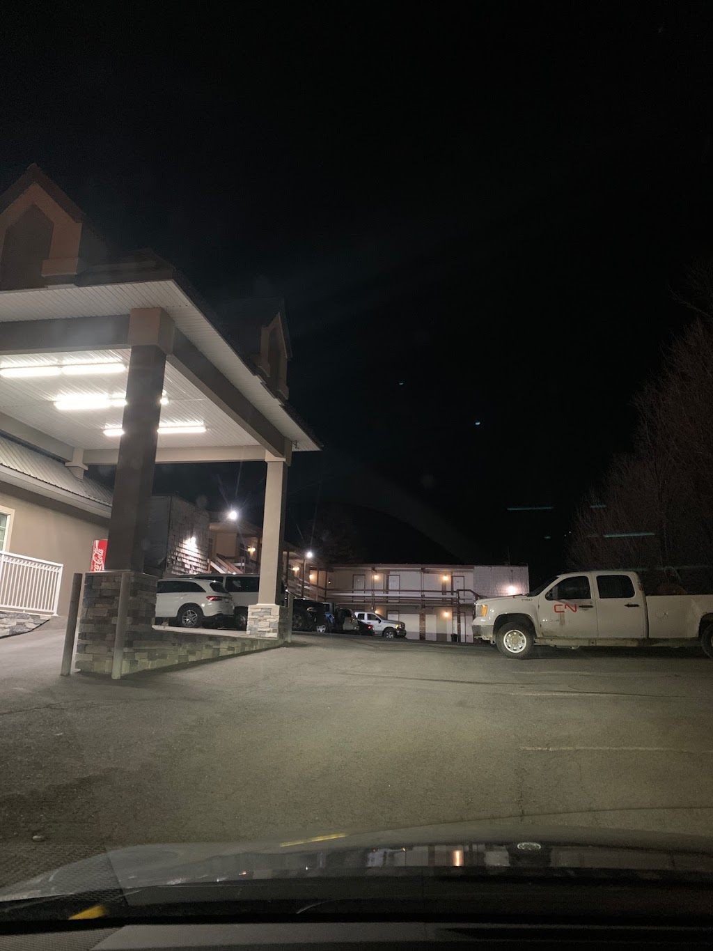 Riders Motor Inn | 1759 Trans-Canada Hwy, Kamloops, BC V2C 3Z6, Canada | Phone: (250) 374-2144