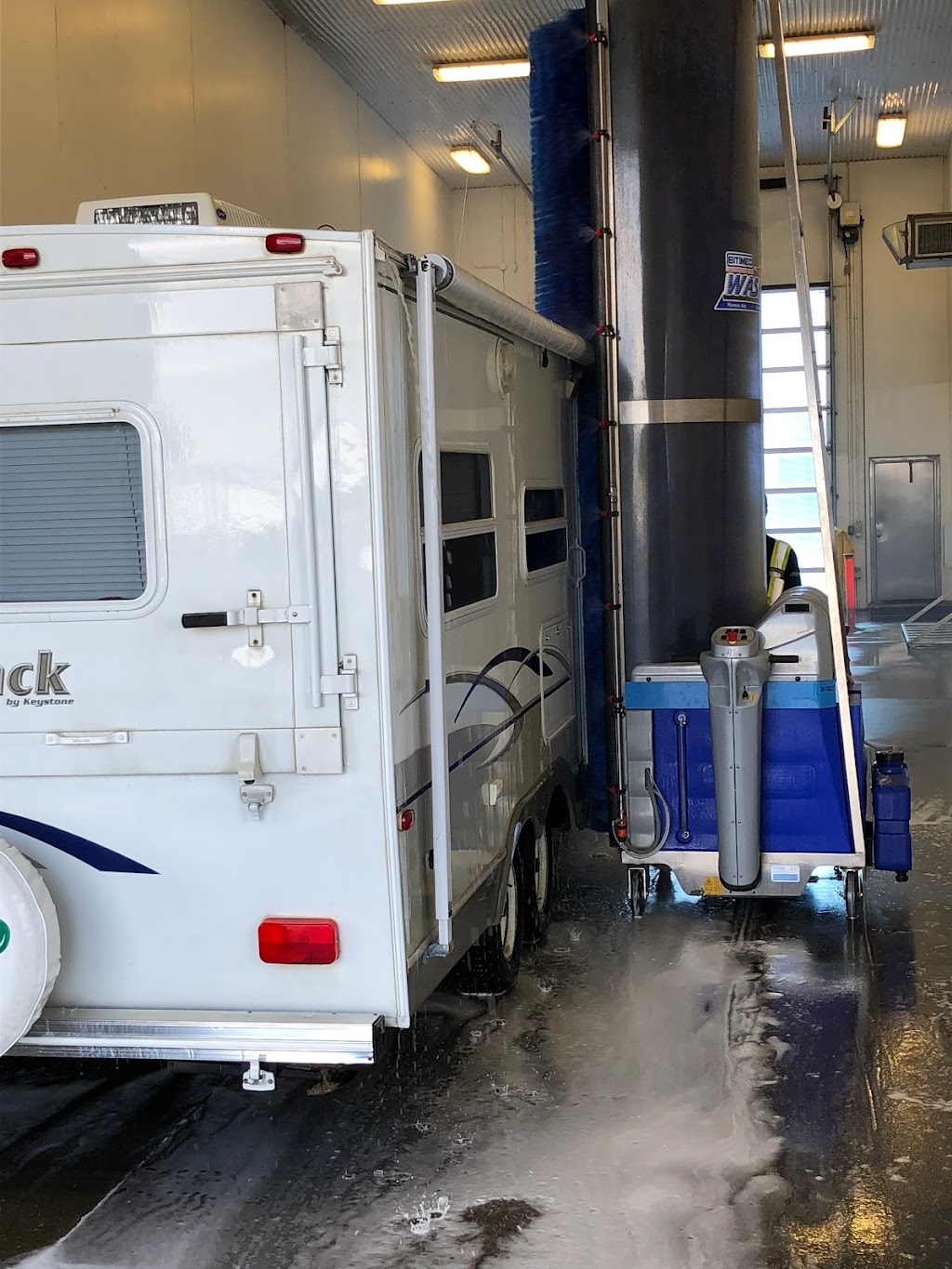 Blue Water Wash | Queens Business Park, 7968 75th Ave, Red Deer, AB T4P 0V3, Canada | Phone: (403) 967-0350