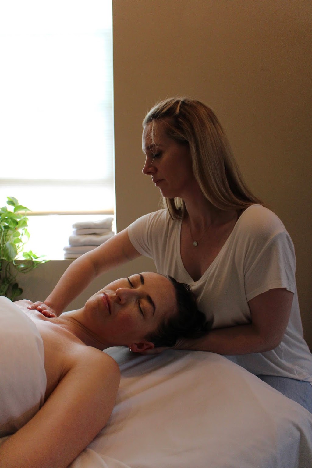 CAROLYN DEHU, RMT | 1453 Gordon St, Guelph, ON N1L 1C9, Canada | Phone: (519) 803-8264