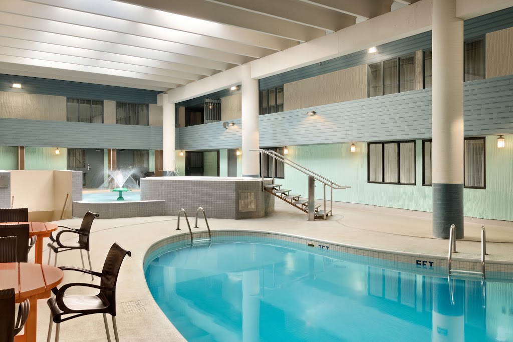 Travelodge Hotel by Wyndham Saskatoon | 106 Circle Dr, Saskatoon, SK S7L 4L6, Canada | Phone: (306) 500-2932
