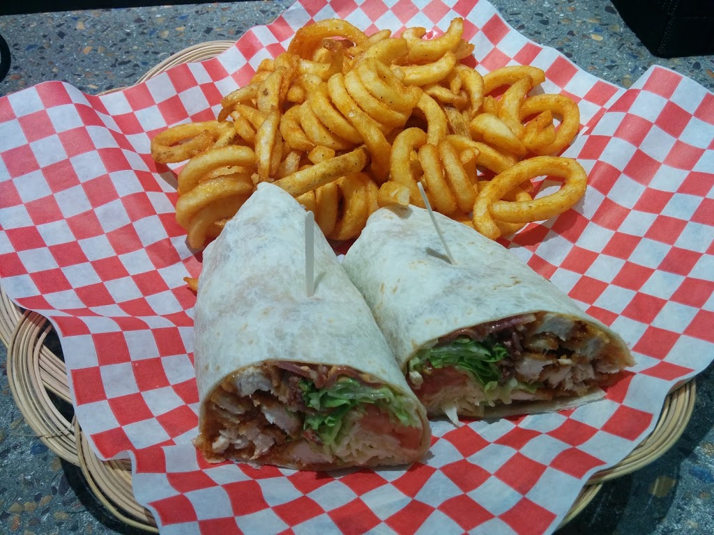 Cantine Chez Mario | 1314 Rue Saint Joseph, Valcourt, QC J0E 2L0, Canada | Phone: (450) 532-4419
