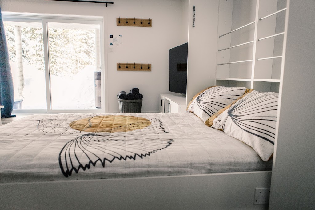 Chalet Au Pont Couvert | chemin de la, 6 Rte de la Rivière-Noire, Saint-Adalbert, QC G0R 2M0, Canada | Phone: (418) 559-6943