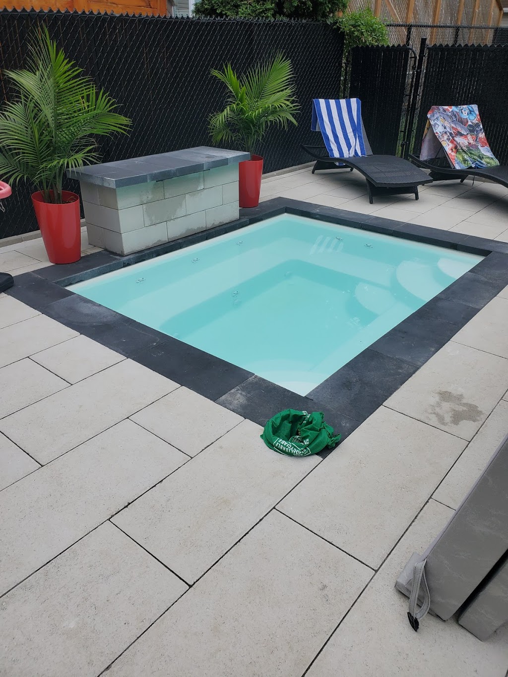 Piscines Urbania | 885 Rue Mountain, Granby, QC J2H 0L5, Canada | Phone: (514) 640-1777
