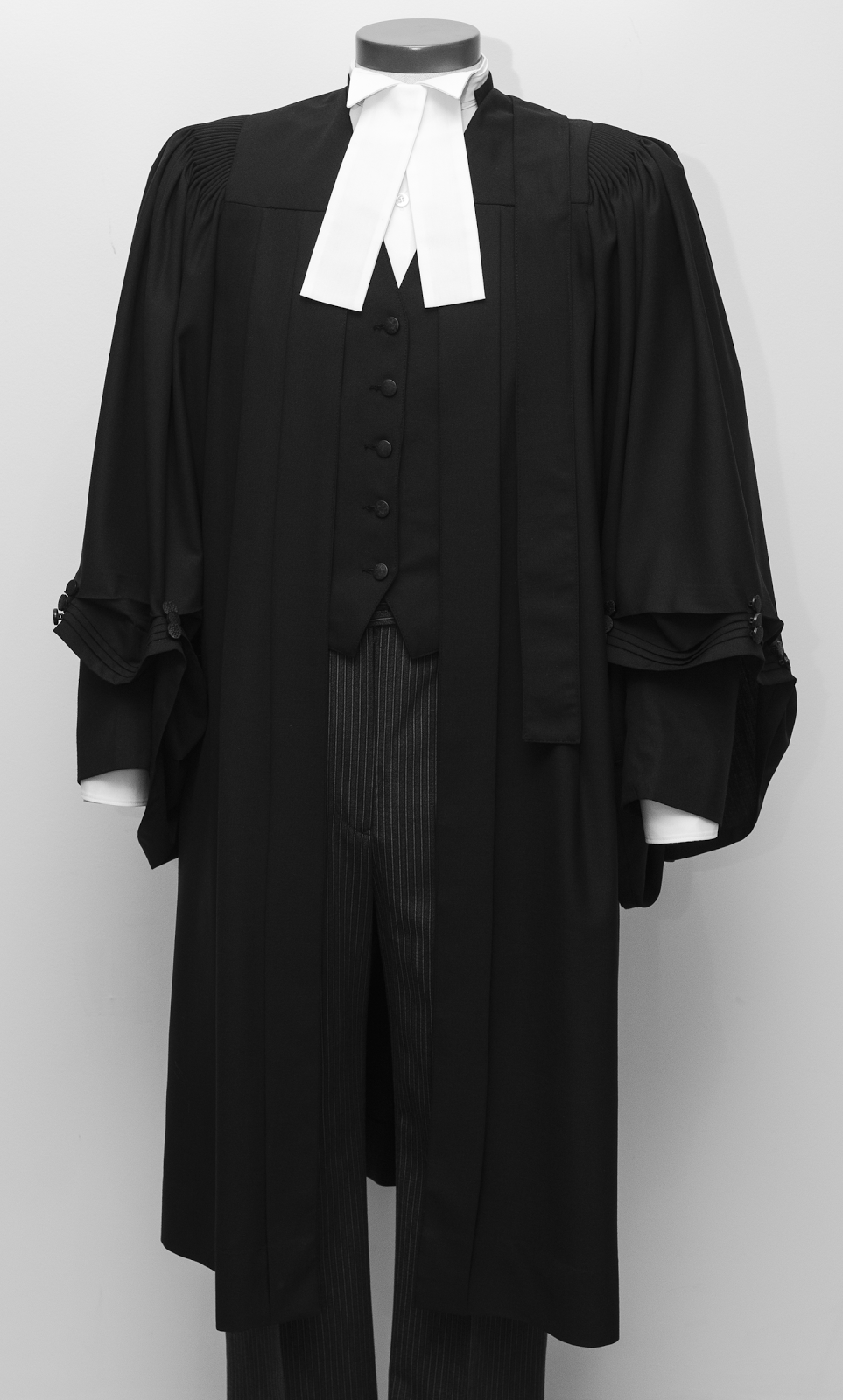 LEGAL ATTIRE CANADA | 171 Queens Ave, London, ON N6A 5J7, Canada | Phone: (519) 432-3937