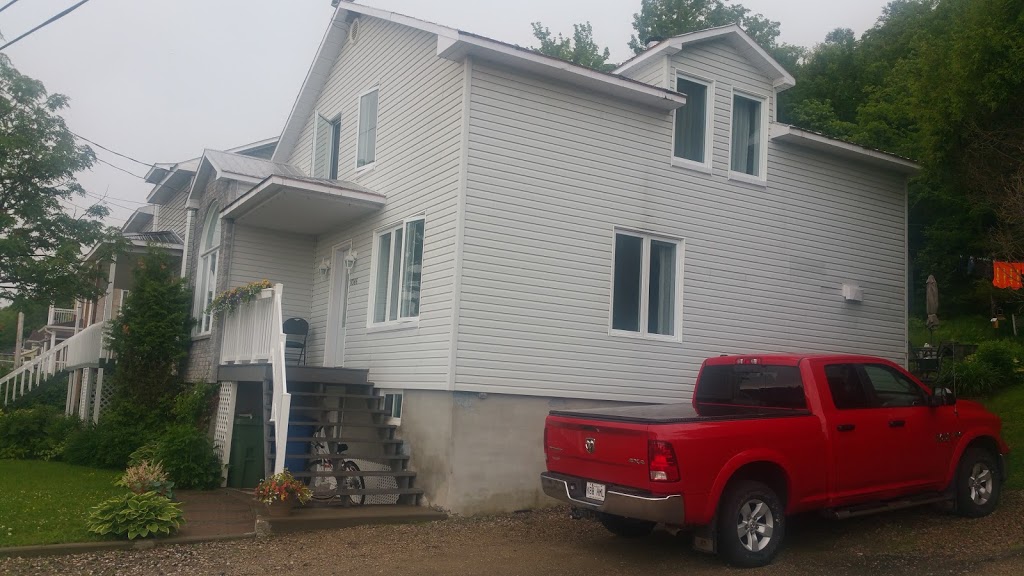 La blanche du Cap | 1084 Rue Principale, Petite-Rivière-Saint-François, QC G0A 2L0, Canada | Phone: (819) 580-9210