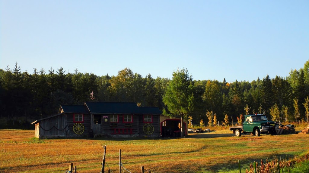 Gîte Au Fil du Temps | 43 Rue Principale, Saint-Aimé-des-Lacs, QC G0T 1S0, Canada | Phone: (418) 633-5329